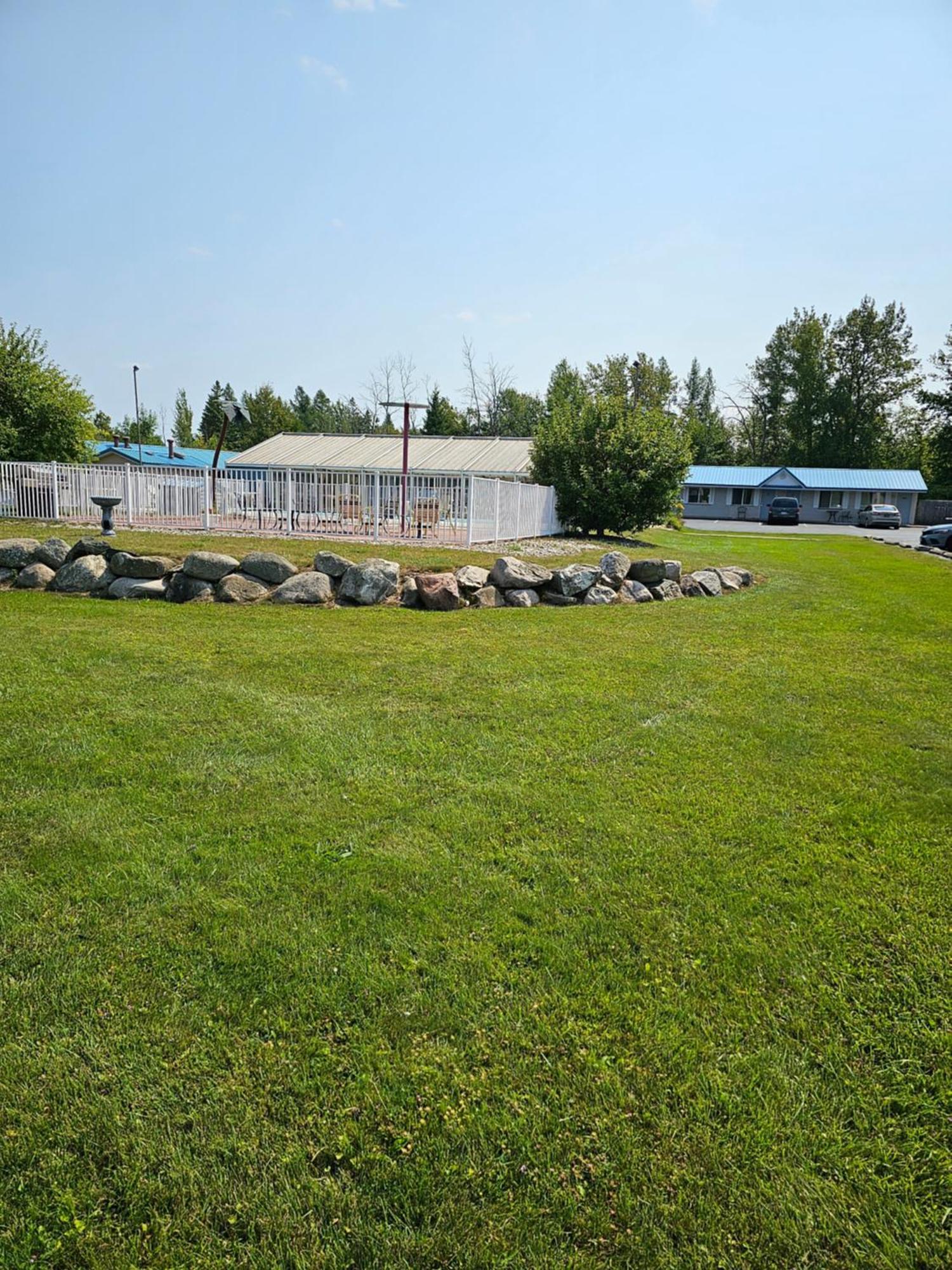 Great Lakes Inn Mackinaw City Exterior photo