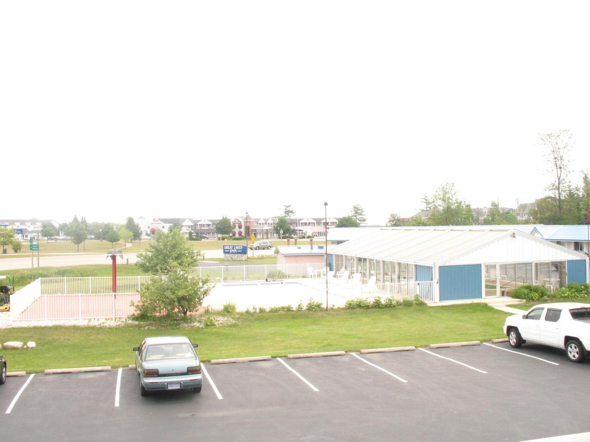 Great Lakes Inn Mackinaw City Exterior photo