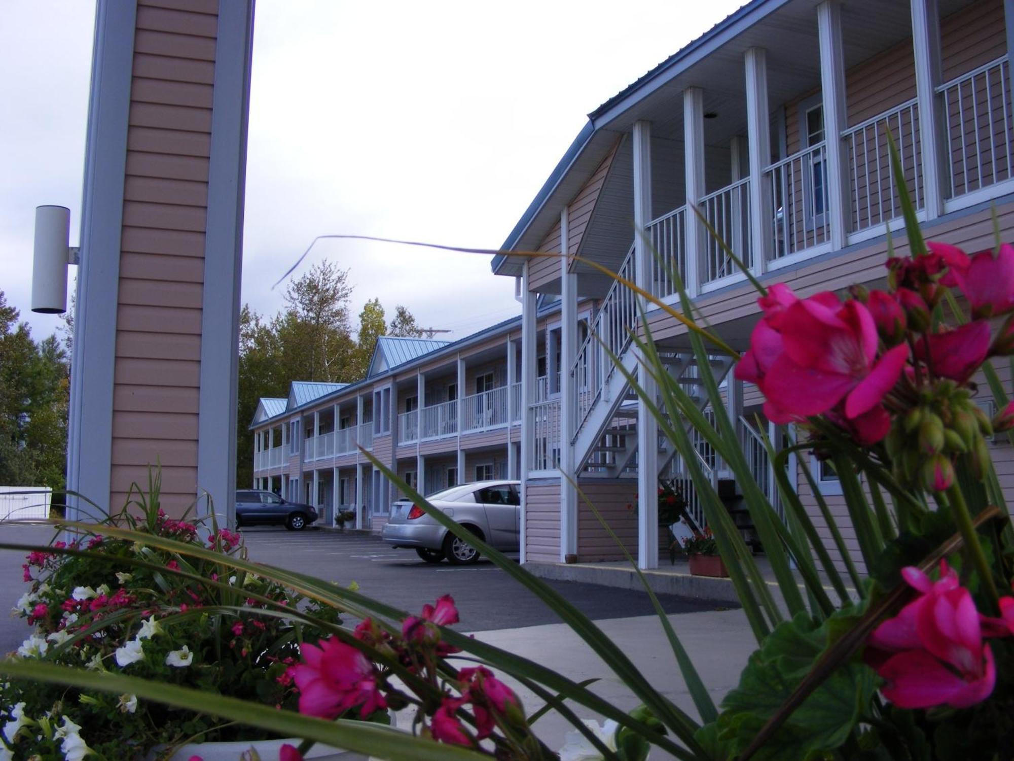 Great Lakes Inn Mackinaw City Exterior photo