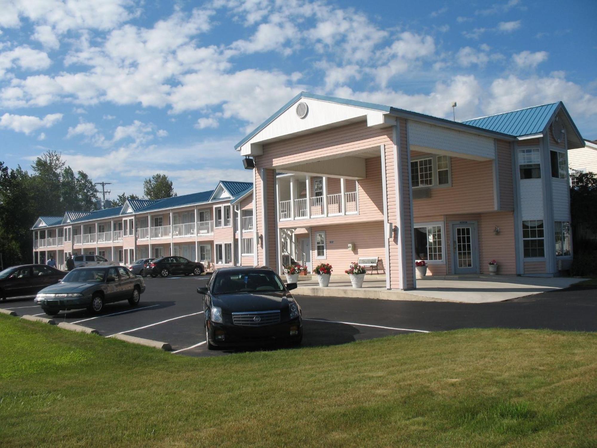 Great Lakes Inn Mackinaw City Exterior photo