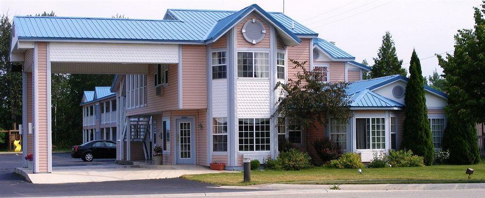 Great Lakes Inn Mackinaw City Exterior photo